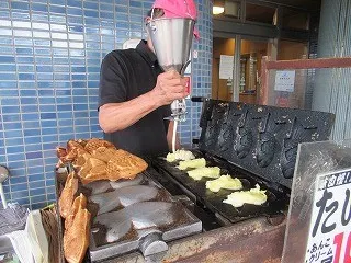 たい焼きを作っている様子