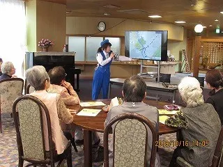 婦警さんによる美和地区の交通事故状況の解説