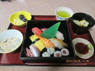 10月28日の握り寿司と松茸のお吸い物