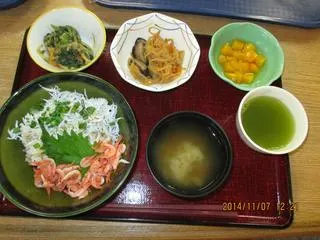 11月7日のお昼のセレクトメニューの駿河丼