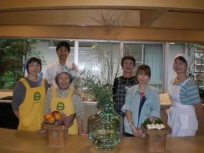静岡県の中部農林事務所と生活改善グループの皆様との記念撮影